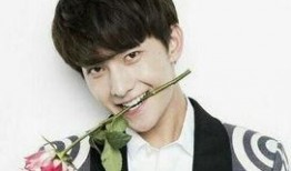 娱乐吃瓜酱男生拍照