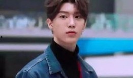 娱乐吃瓜酱男生拍照