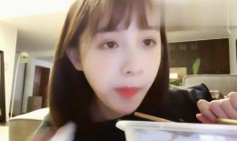周二珂被爆料丢钱视频,视频曝光引发网友热议