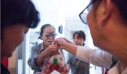 港媒爆料80岁老人视频,揭秘传奇人生片段”